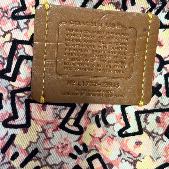 White Coach Tote Kieth Haring with Hang Tag - Picture 4 of 10